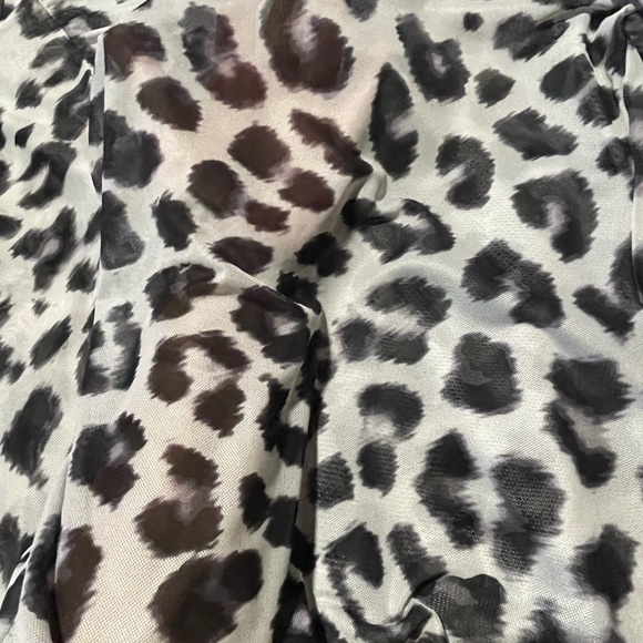 Leopard Print Long Sleeve Top - Picture 3 of 4